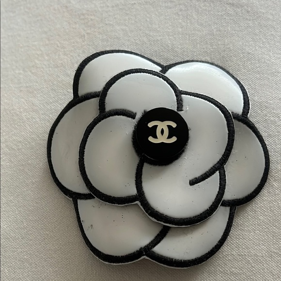 CHANEL Black and White Camellia Brooch 100%authentic - Picture 1 of 2